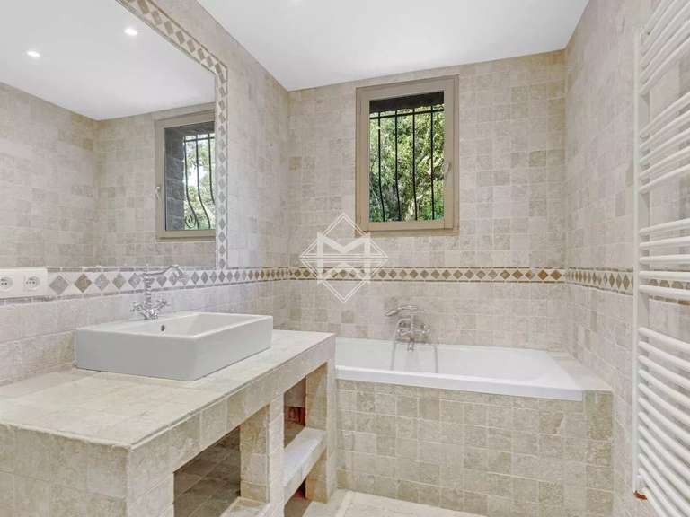 Villa Grimaud - 6 bedrooms - 370m²