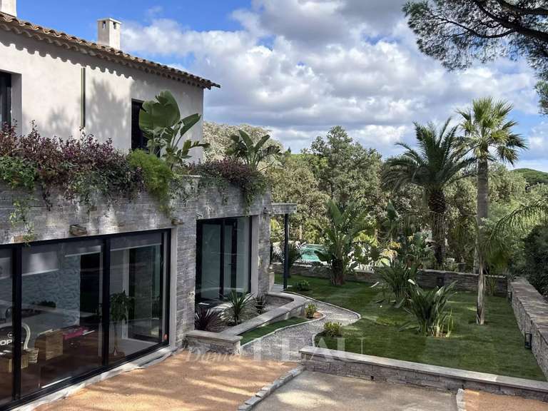 Villa Grimaud - 5 bedrooms - 308m²