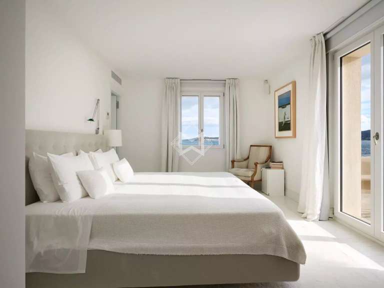 Villa Grimaud - 7 bedrooms - 311m²