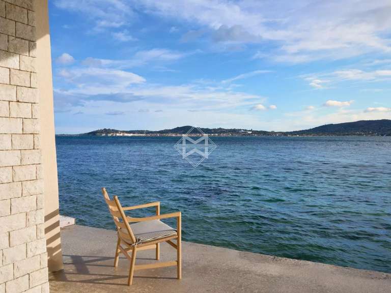 Villa Grimaud - 7 bedrooms - 311m²