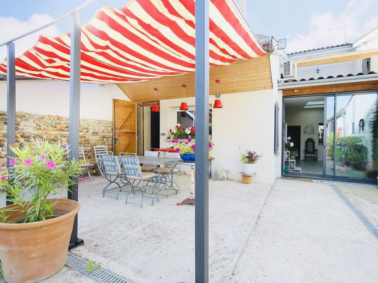 Maison Grisolles - 4 chambres - 310m²