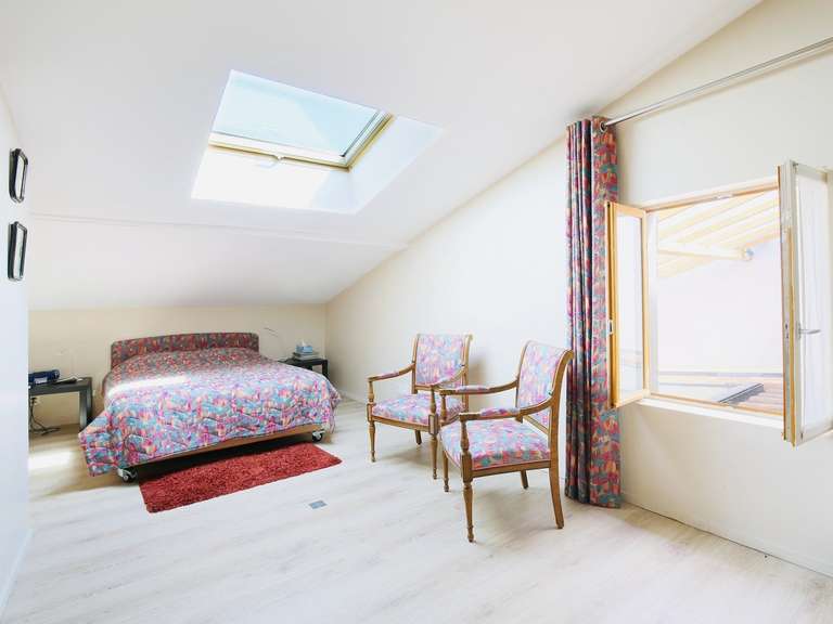 Maison Grisolles - 4 chambres - 310m²