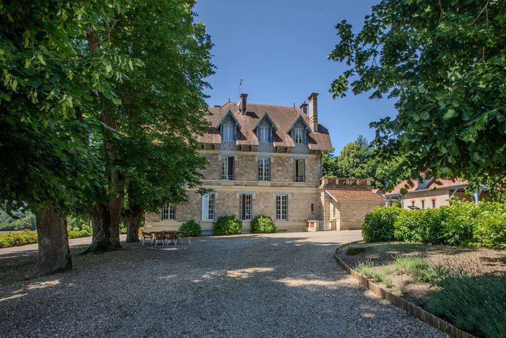 Castle Gueugnon