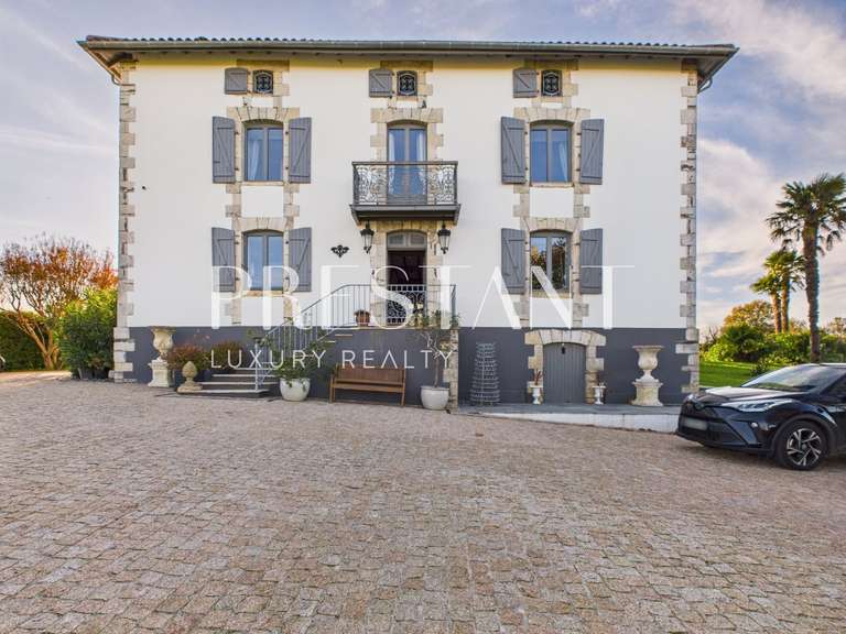 Maison Guiche - 6 chambres - 403m²