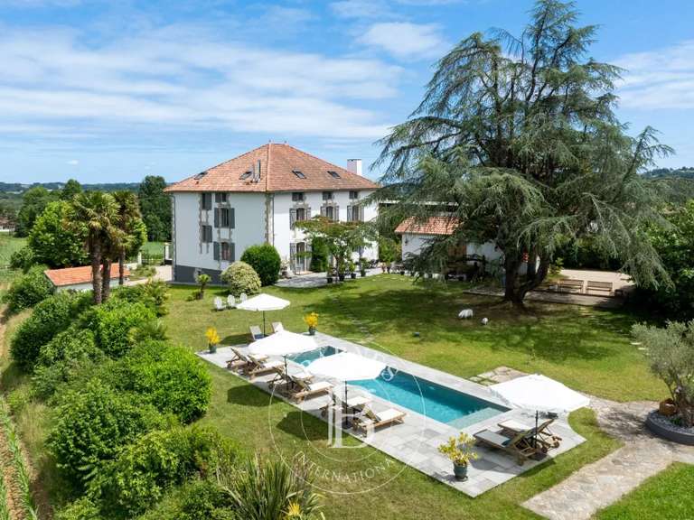 Propriété Guiche - 6 chambres - 405m²
