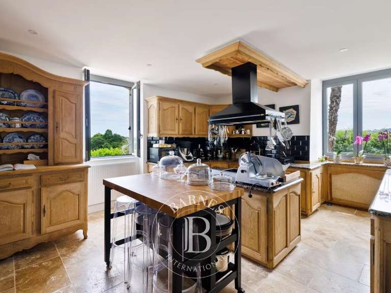 Propriété Guiche - 6 chambres - 405m²