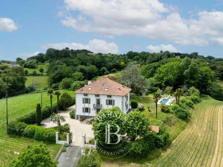 Propriété Guiche - 6 chambres - 405m²