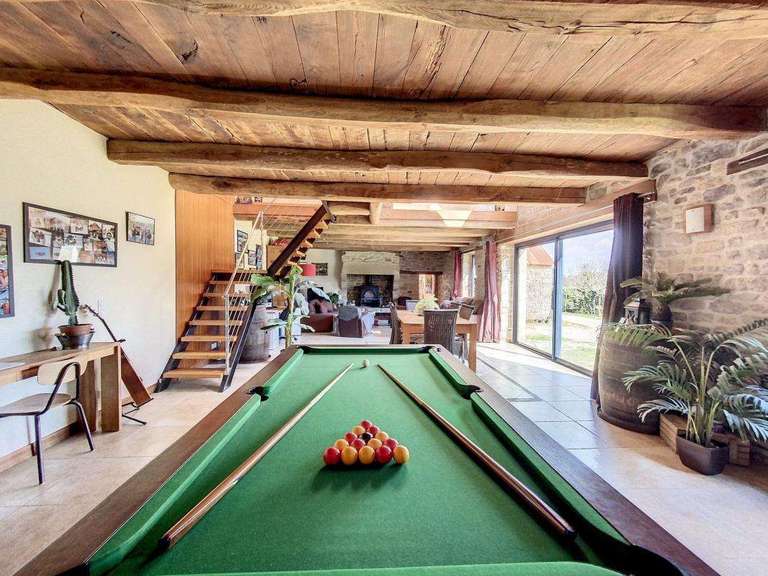 Property Guidel - 4 bedrooms