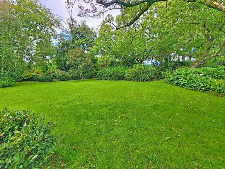 Property Guidel - 6 bedrooms