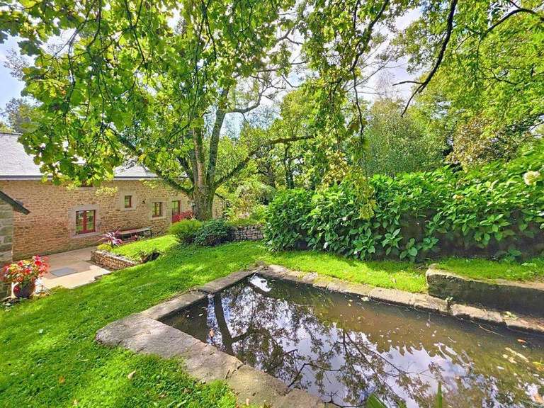 Property Guidel - 6 bedrooms