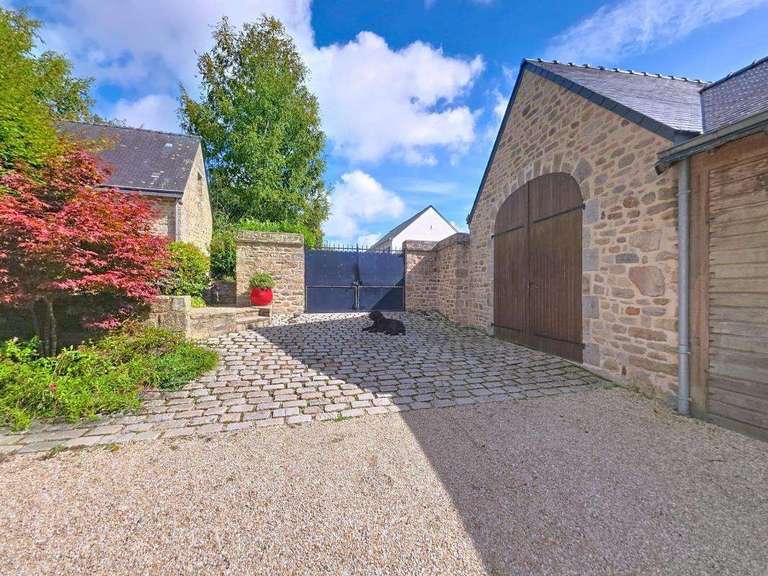 Property Guidel - 6 bedrooms