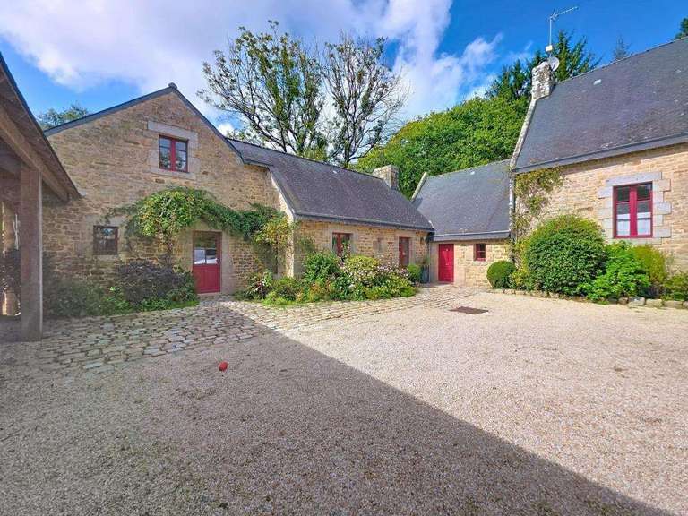 Property Guidel - 6 bedrooms