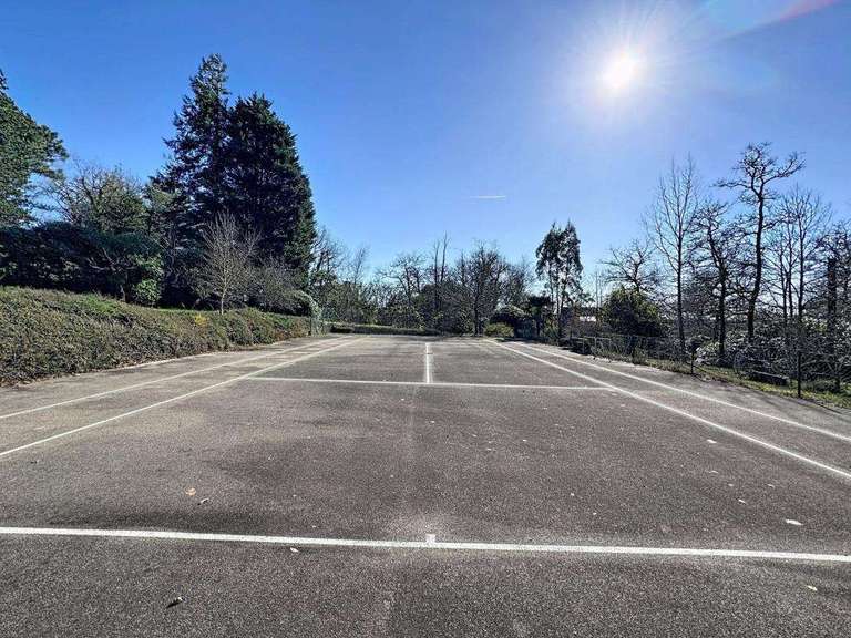 Property Guidel - 5 bedrooms