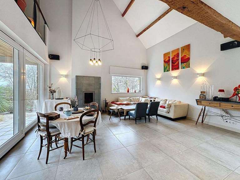 Property Guidel - 5 bedrooms