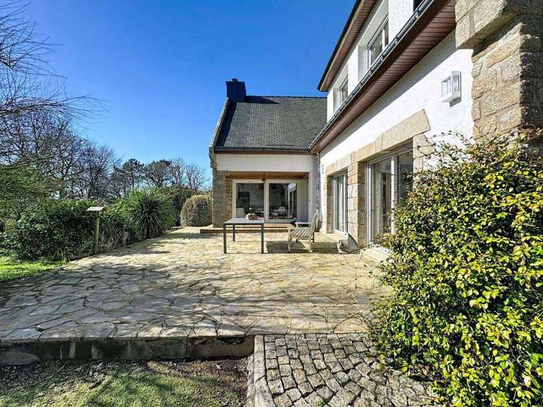 Property Guidel - 5 bedrooms