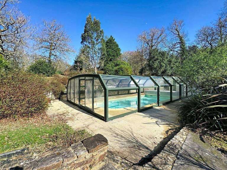 Property Guidel - 5 bedrooms