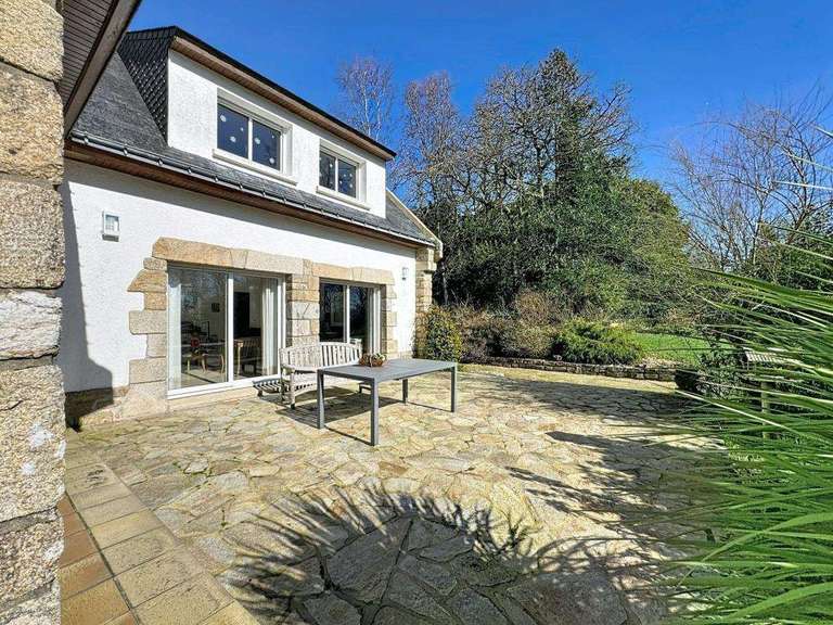 Property Guidel - 5 bedrooms