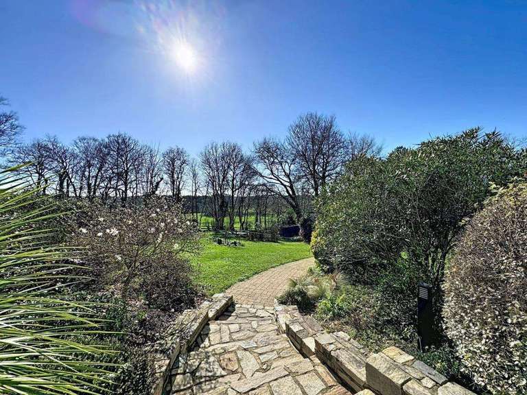 Property Guidel - 5 bedrooms