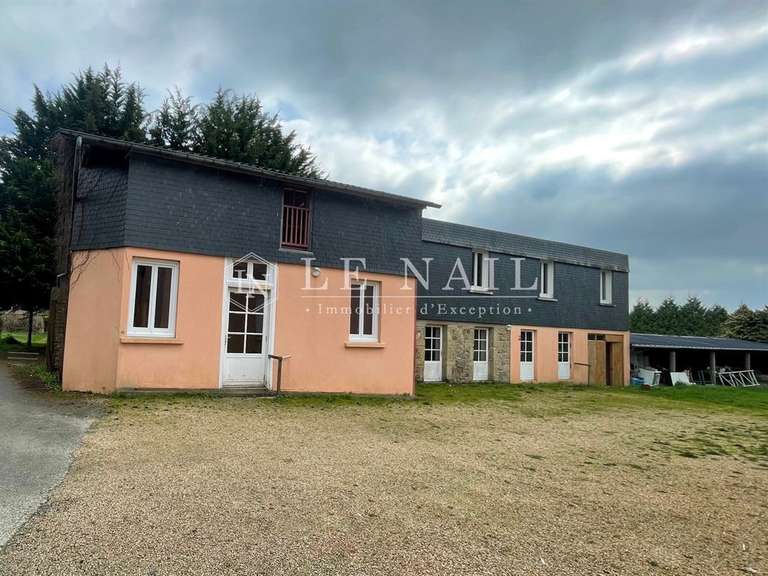 Propriété Guingamp - 48 chambres - 1708m²