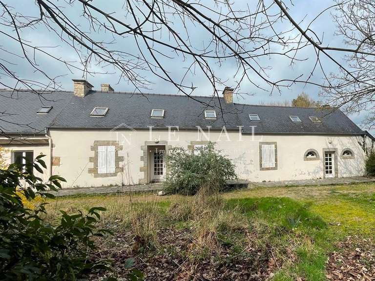 Propriété Guingamp - 48 chambres - 1708m²