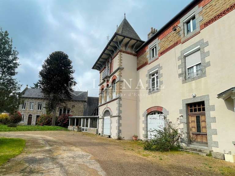 Propriété Guingamp - 48 chambres - 1708m²