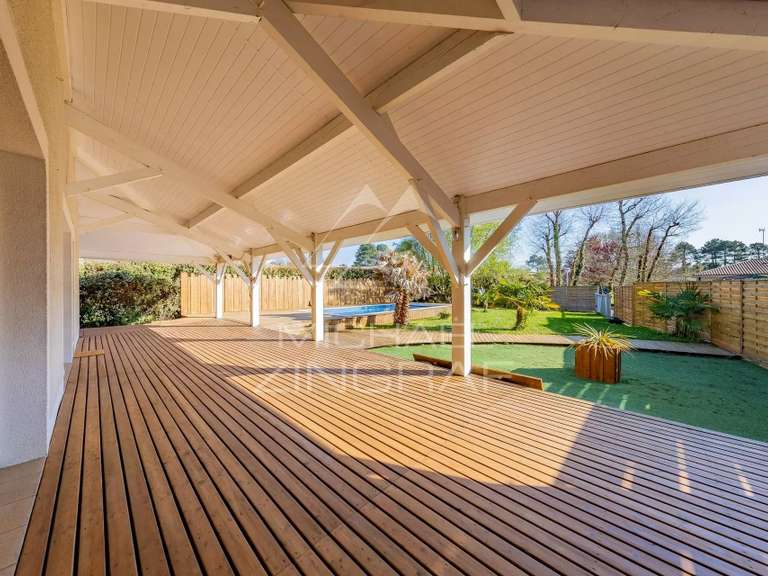 Maison Gujan-Mestras - 3 chambres - 185m²