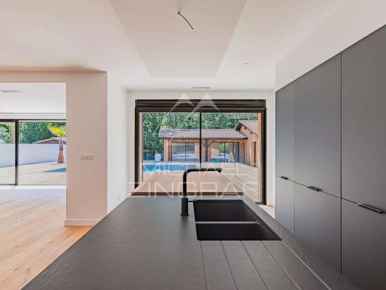 Maison Gujan-Mestras - 3 chambres - 212m²