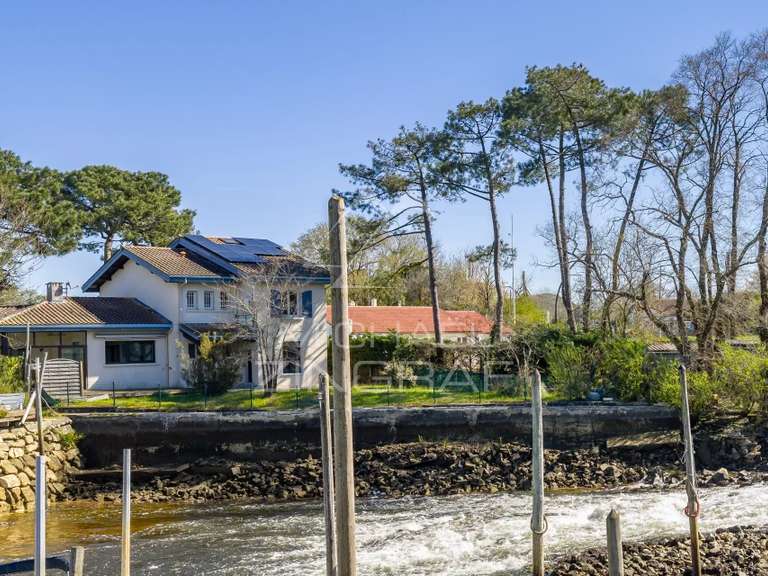 Villa Gujan-Mestras - 4 chambres - 189m²