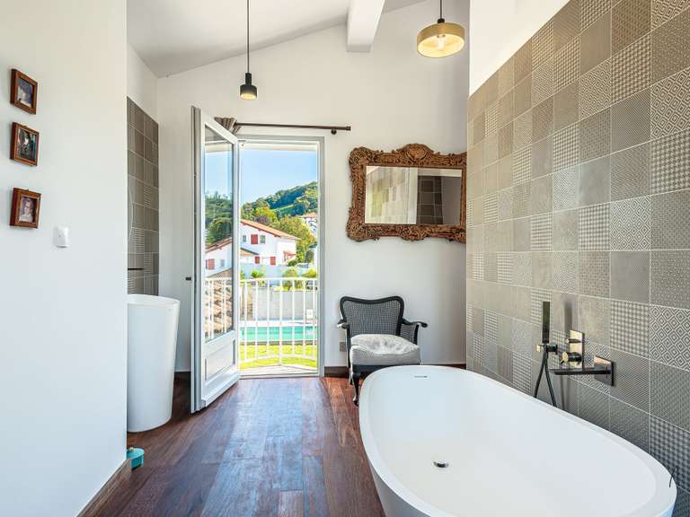 Maison Hasparren - 4 chambres - 346m²
