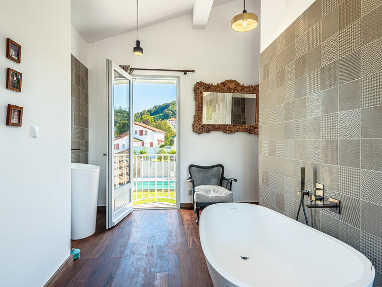 House Hasparren - 4 bedrooms - 346m²