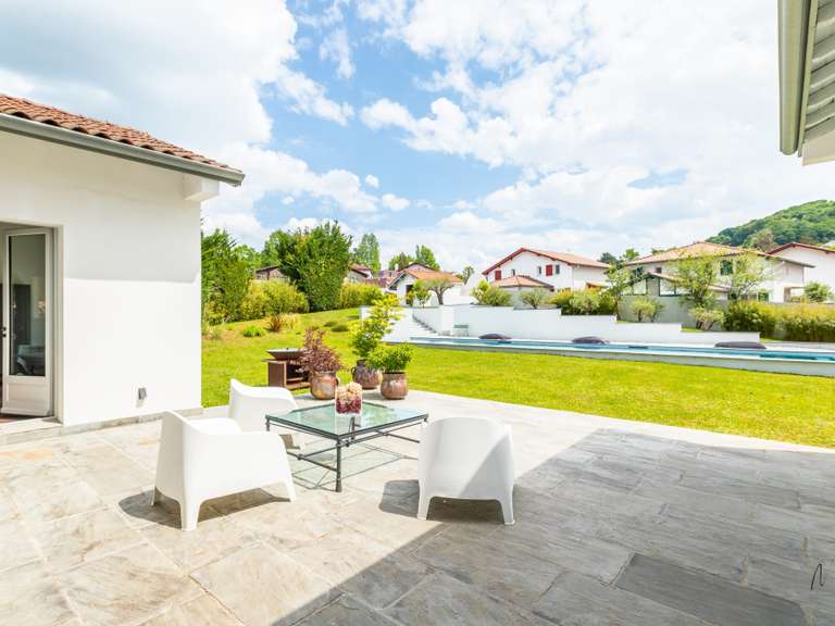 Maison Hasparren - 4 chambres - 346m²