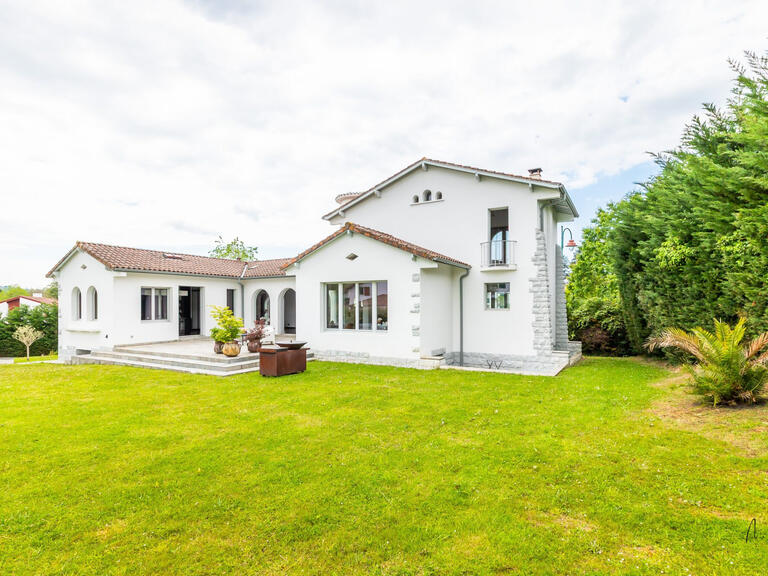 House Hasparren - 4 bedrooms - 346m²