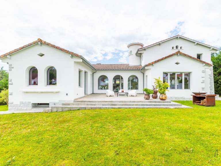 Maison Hasparren - 4 chambres - 346m²