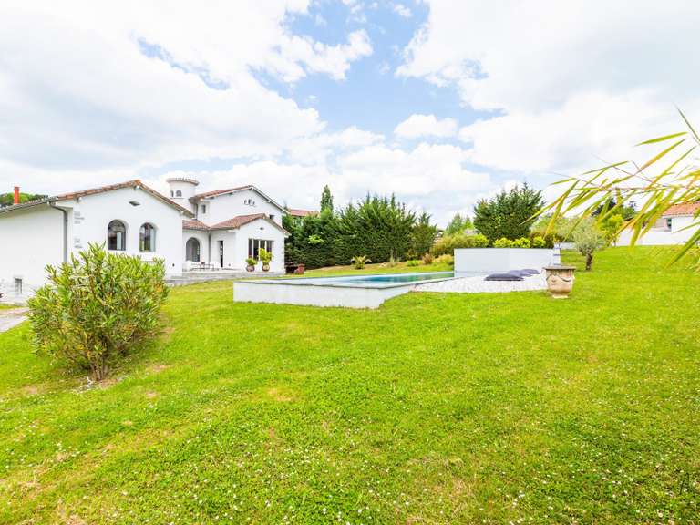 Maison Hasparren - 4 chambres - 346m²