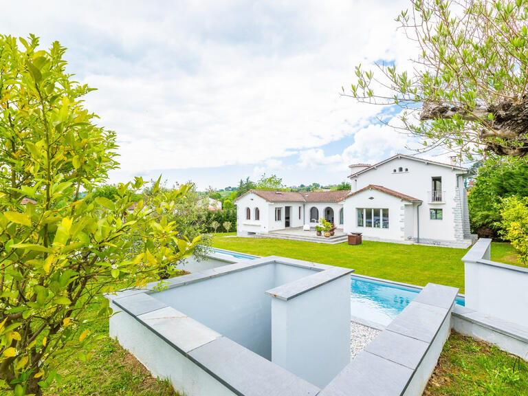 House Hasparren - 4 bedrooms - 346m²