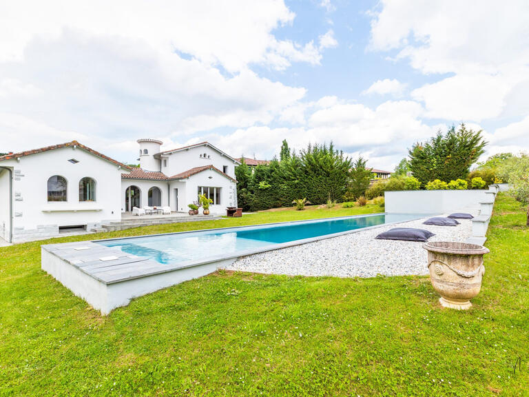 House Hasparren - 4 bedrooms - 346m²