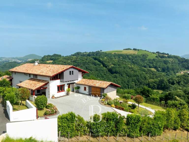 Maison Hasparren - 5 chambres - 338m²