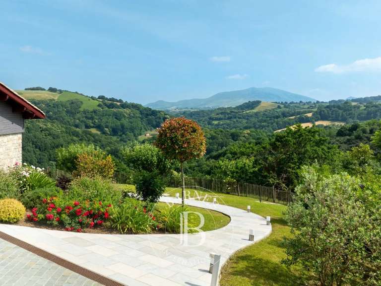 Maison Hasparren - 5 chambres - 338m²