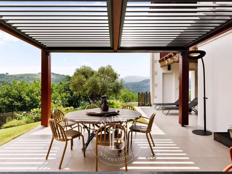 Maison Hasparren - 5 chambres - 338m²