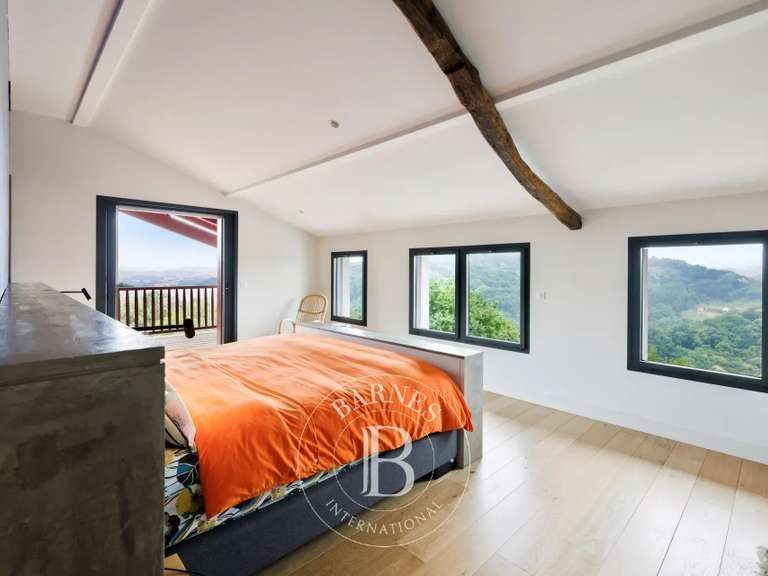 Maison Hasparren - 5 chambres - 338m²