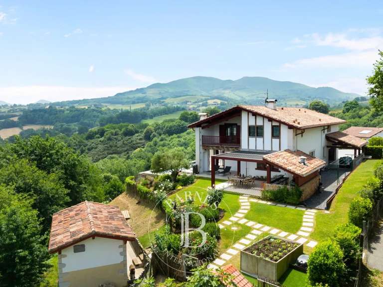 Maison Hasparren - 5 chambres - 338m²