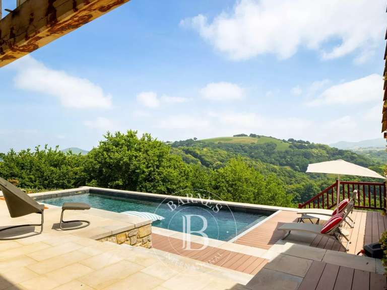Maison Hasparren - 5 chambres - 338m²