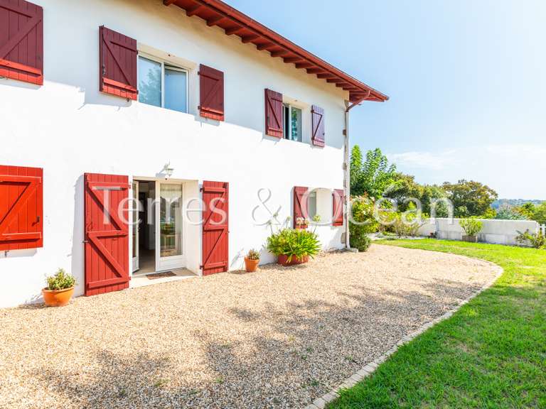 Maison Hasparren - 7 chambres - 300m²