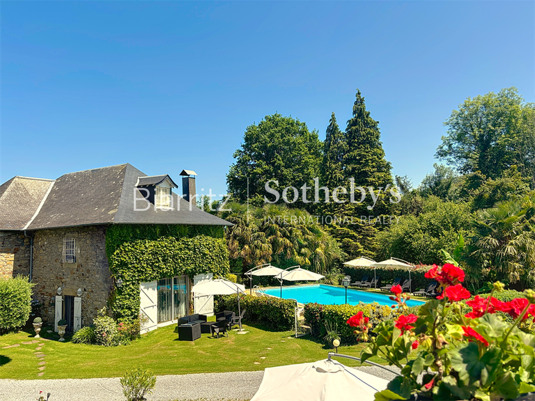 Maison Haut-de-Bosdarros - 18 chambres - 857m²