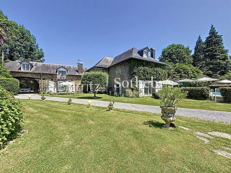 Maison Haut-de-Bosdarros - 18 chambres - 857m²