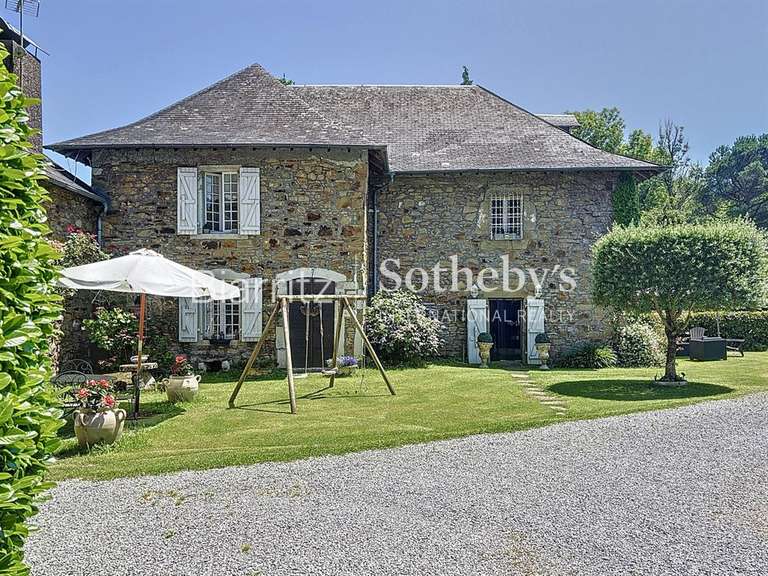 Maison Haut-de-Bosdarros - 18 chambres - 857m²