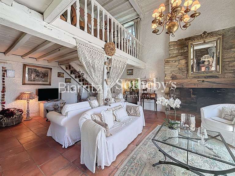 Maison Haut-de-Bosdarros - 18 chambres - 857m²