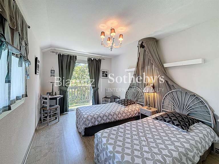 Maison Haut-de-Bosdarros - 18 chambres - 857m²