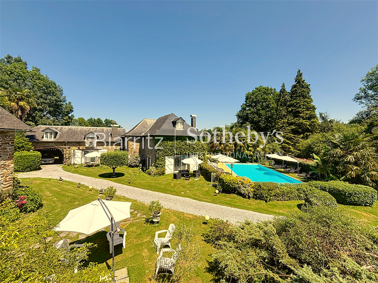 Maison Haut-de-Bosdarros - 18 chambres - 857m²