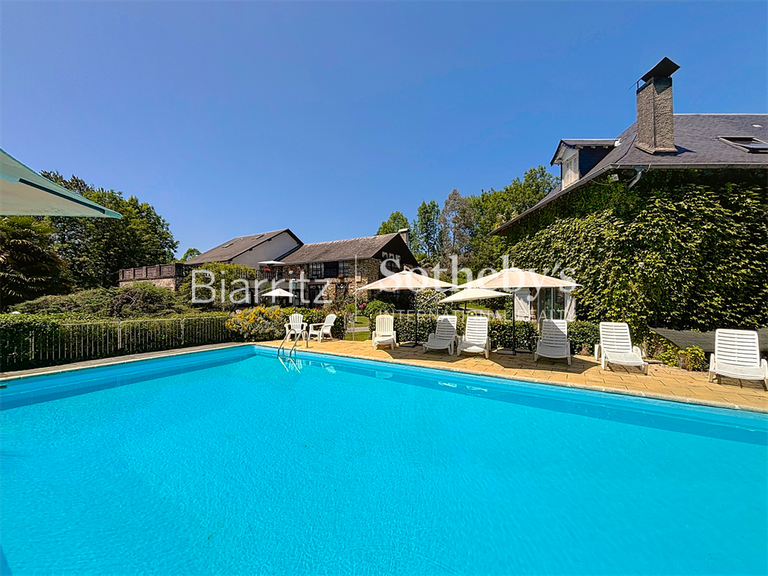 Maison Haut-de-Bosdarros - 18 chambres - 857m²
